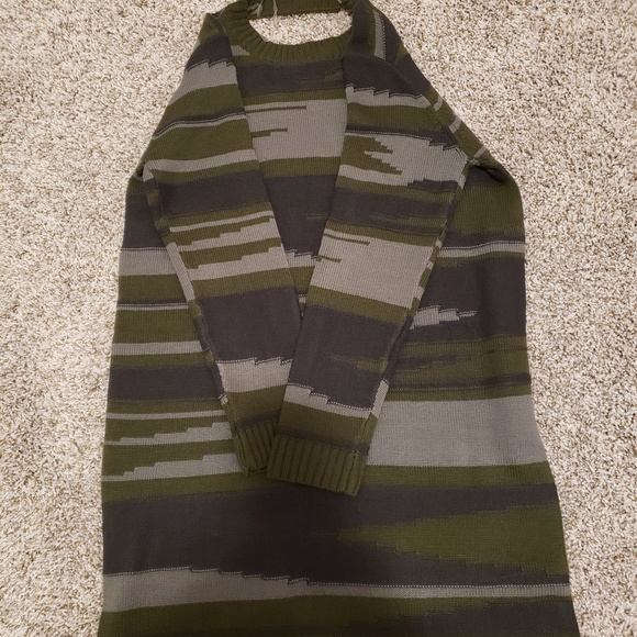 Top - Picture 2 of 3